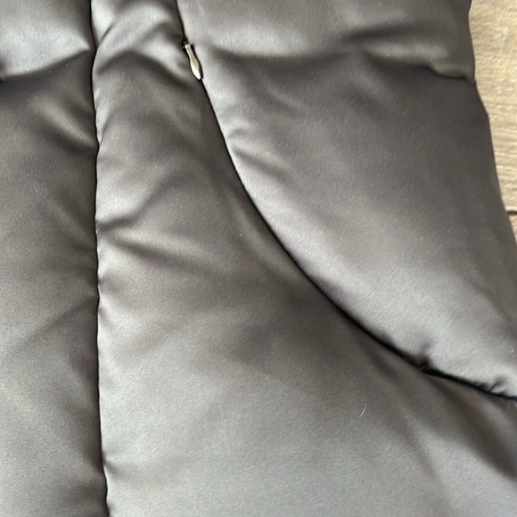 New without tags Calvin Klein puffer jacket. Gray/size large. - Picture 8 of 11